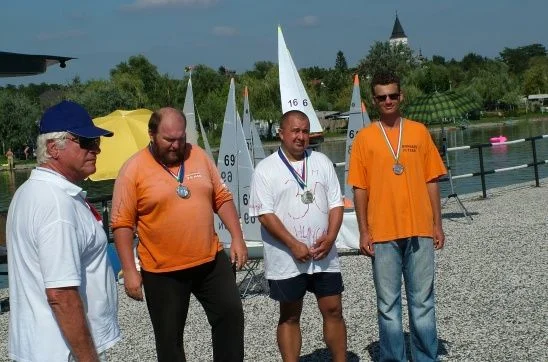 Forrai triplázott