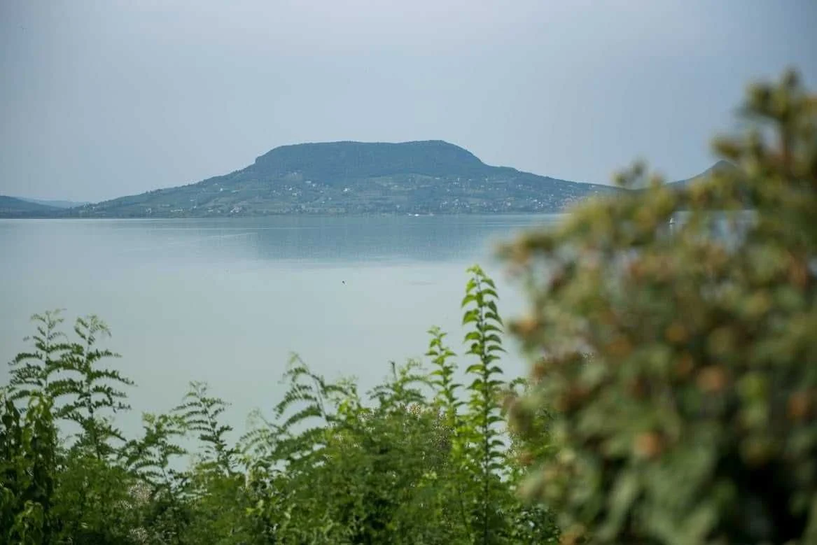 Az emberek véleményét kérdezik a Balatonról