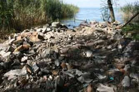 Elfogy a part a Balatonon